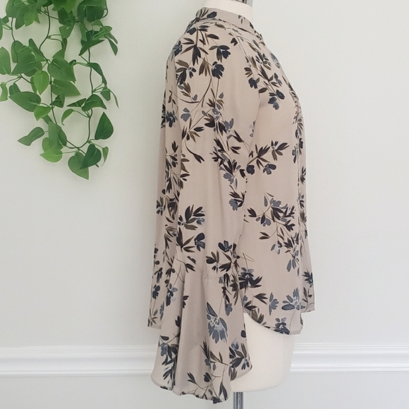 💜Vince Camuto Floral Bell Sleeve Blouse Taupe Career Top XS💜 - Picture 6 of 11